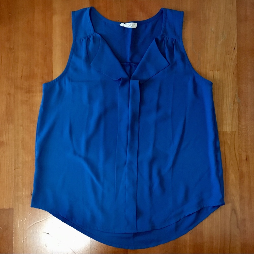 Causal navy blue top